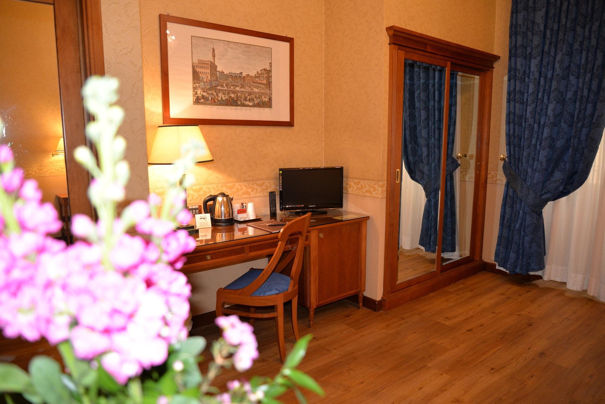 Strozzi Palace Hotel Флоренция Екстериор снимка