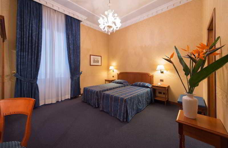 Strozzi Palace Hotel Флоренция Екстериор снимка